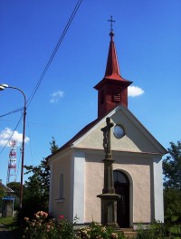 Kocourovec-kříž z r.1871 s kaplí Panny Marie Lurdské-Foto:Ulrych Mir.