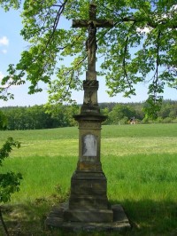 Velký Újezd-kamenný kříž U Sušírny z r.1884, při cestě do Kyjanice-Foto:Jiří Richter