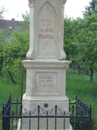 Lazníčky-sloup se sochou sv.Boží Rodičky z r. 1907 na návsi-detail-Foto:Ulrych Mir.