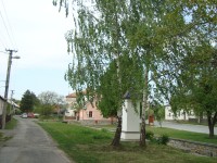 Výkleky-boží muka na návsi u potoka Kyjanka-Foto:Ulrych Mir.