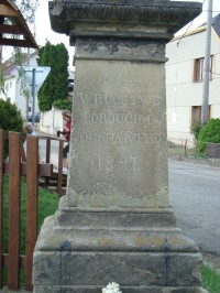 Zákřov-kříž z r.1847 na křižovatce u silnice do Tršic-Foto:Ulrych Mir.