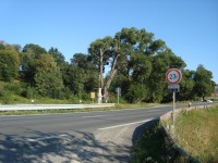 Krčmaň-litinový kříž z r.1873 u rybníka před obcí-Foto:Ulrych Mir.