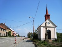 Kocourovec-kaple Panny Marie Lurdské z r.1867 s křížem z r.1871-Foto:Ulrych Mir.