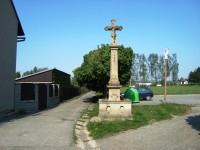 Doloplazy-kříž u hřiště-Foto:Ulrych Mir.