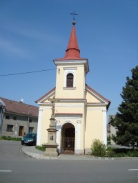 Svésedlice-kaple sv.Františka  z Assisi a sv.Tomáše z r.1898 s křížem  z r.1855-Foto:Ulrych Mir.