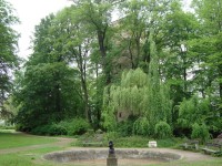 Žamberk-zámecký park s kruhovým bazénem se soškou-Foto:Ulrych Mir.