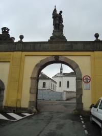 Žamberk-zámek-vstupní brána na 1. nádvoří-Foto:Ulrych Mir.