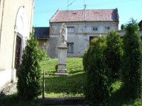 Hostkovice-kaple Neposkvrněného Početí P.Marie z r. 1891 a socha Panny Marie z r.1877-Foto:Ulrych Mir.