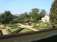 Rokytnice-francouzská zámecká zahrada z nádvoří-Foto:Ulrych Mir.