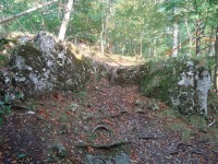 Špranek-hrad-upravená skála v příkopu-Foto:Ulrych Mir.