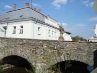 Budišov nad Budišovkou-barokní kamenný most z r.1773 a socha sv.Jana Nepomuckého z r.1725-Foto:Ulrych Mir.