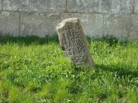 Budišov nad Budišovkou-pamětní kámen u kostela-Foto:Ulrych Mir.