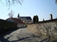 Budišov nad Budišovkou-pozdně barokní kostel Nanebevzetí P.Marie z r.1755 ze Hřbitovní ulice-Foto:Ulrych Mir.