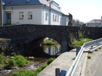 Budišov nad Budišovkou-barokní kamenný most z r.1773 a socha sv.Jana Nepomuckého z r.1725-Foto:Ulrych Mir.