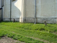 Budišov nad Budišovkou-smírčí kříž ze 16.stol. a pamětní kámen u kostela-Foto:Ulrych Mir.