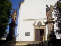 Velký Týnec-sochy nad schodištěm k farnímu kostelu Nanebevzetí Panny Marie-Foto:Ulrych Mir.