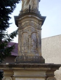 Velký Týnec-sloup se sochou Panny Marie z r.1771  na křižovatce-detail-Foto:Ulrych Mir.