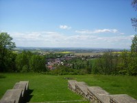 Velký Týnec-Hradisko (299 m)-pohled od mohyly na Velký Týnec-Foto:Ulrych Mir.