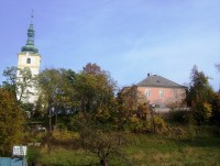 Velký Týnec-farní kostel Nanebevzetí Panny Marie z r.1760 a zámek od Chaloupek-Foto:Ulrych Mir.