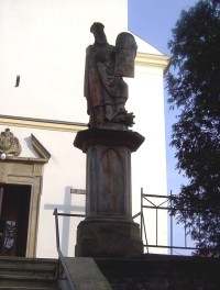 Velký Týnec-socha nad schodištěm k farnímu kostelu Nanebevzetí Panny Marie-Foto:Ulrych Mir.
