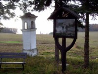 Bouzov-Podolí-boží muka s  obrazem a hrad Bouzov u silnice od hřbitova k Podolí-Foto:Ulrych Mir.