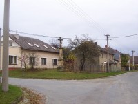 Bouzov-Podolí-kříž z r.1776 na křižovatce silnice do Obectova-Foto:Ulrych Mir.