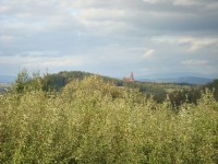 Bouzov-Blažov-ovocné sady nad Blažovem a pohled na hrad Bouzov a panorama Hrubého Jeseníku-Foto:Ulrych Mir.