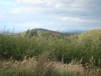 Bouzov-Blažov-ovocné sady nad Blažovem a pohled na hrad Bouzov a panorama Hrubého Jeseníku-Foto:Ulrych Mir.