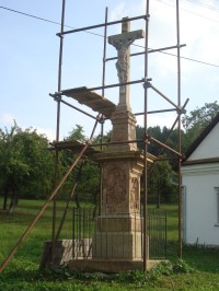 Bouzov-Kadeřín-kříž z r.1859 nad kaplí-Foto:Ulrych Mir.