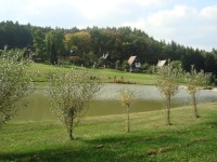 Bouzov-Kadeřín-rekreační rybník s vodníkem-Foto:Ulrych Mir.