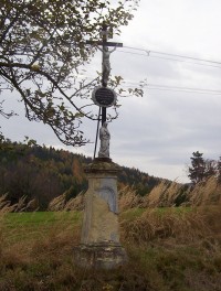 Bouzov-Hvozdečko-litinový kříž z r. 1874 za obcí u silnice na Bouzov-Foto:Ulrych Mir.