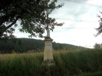 Bouzov-Hvozdečko-litinový kříž z r. 1874 za obcí u silnice na Bouzov-Foto:Ulrych Mir.