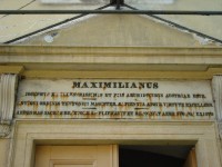 Bouzov-farní kostel sv.Gotharda-nápisová deska nad vchodem-Foto:Ulrych Mir.