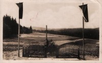 Hrob 38 národních mučedniků, kteří byli dne 5. 5. 1945 zavražděni německými SSmany v Javoříčku-sbírka:Ulrych Mir.