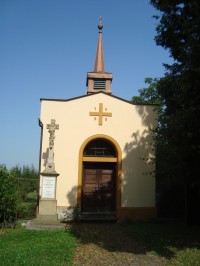 Kníničky-kaple sv.Bartoloměje a kříž z r.1936-Foto:Ulrych Mir. 