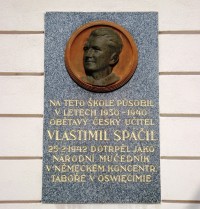 Drahanovice-pamětní deska na umučeného učitele V.Spáčila-Foto:Ulrych Mir.
