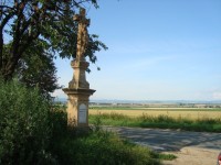 Drahanovice-kříž z r.1910 u silnice na Slatinice a polní cesty k Hájovně-Lusthós-Foto:Ulrych Mir.