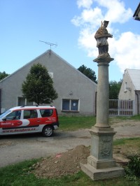 Ludéřov-sloup se sochou sv.Jana Nepomuckého z r. 1710-Foto:Ulrych Mir.