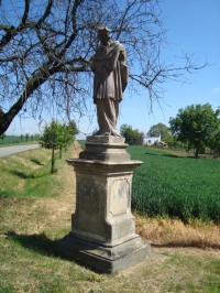 Střížov-socha sv. Jana Nepomuckého z r.1735 na křižovatce u silnice do Náměště na Hané-Foto:Ulrych Mir.