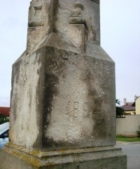 Mezice-kamenný kříž z r.1894 u silnice z Nákla-detail-Foto:Ulrych Mir.
