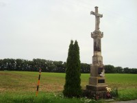Mezice-kamenný kříž z r.1894 u silnice z Nákla-Foto:Ulrych Mir.