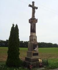 Mezice-kamenný kříž z r.1894 u silnice z Nákla-Foto:Ulrych Mir.