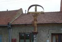 Čechy pod Kosířem-dřevěný kříž na Wolkerově ulici od Hluchova-Foto:Ulrych Mir.