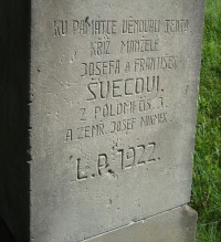 Polomí-kříž z r.1922 před kaplí se zvoničkou-detail-Foto:Ulrych Mir.