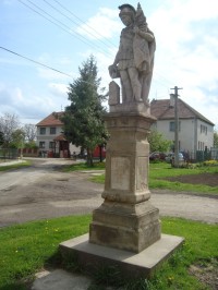 Čehovice-sloup se sochou sv.Floriána z r.1886 na záhumenku-Foto:Ulrych Mir.