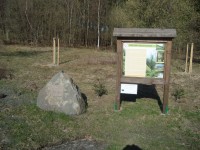 Křižovatka U Zeleného kříže-inf.tabule a pamětní deska-Foto:Ulrych Mir.