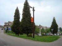 Králíky-sloup se sochou na křižovatce silnic 17.listopadu a Zahradní-Foto:Ulrych Mir.