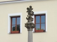 Králíky-sloup se sochou z r.1813 na Malém náměstí-detail-Foto:Ulrych Mir.
