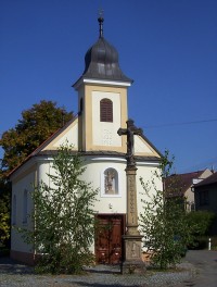 Lutín-náves s kaplí Nanebevzetí Panny Marie z r.1756-Foto:Ulrych Mir.