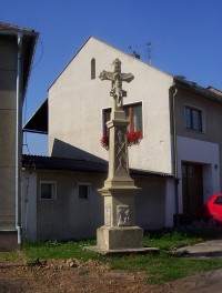 Lutín-kamenný kříž na křižovatce v části Pohoršov-Foto:Ulrych Mir.